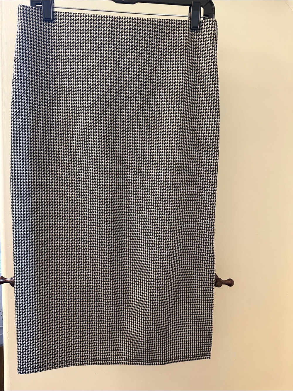LOFT Black and White Houndstooth Pencil Skirt